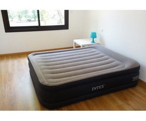 Кровать надувная двуспальная со встроенным насосом 220В 152х203х42см Intex 64136