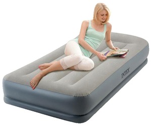 Кровать надувная односпальная со встроенным насосом 220В, 99х191х30см. Intex 64116
